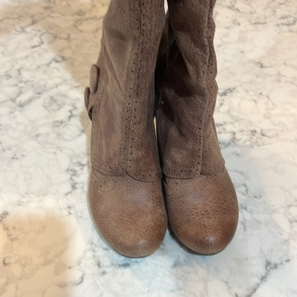 Tall boot - Picture 2 of 5